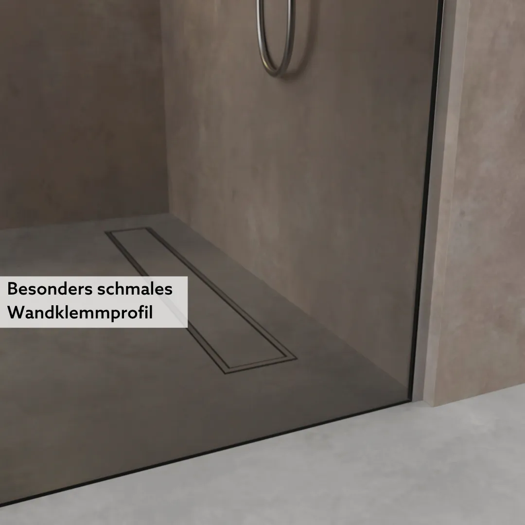 Walk In Dusche mit grauem Glas und Edelstahloptik Wandprofil, stabile Befestigung und modernes Design für das Badezimmer